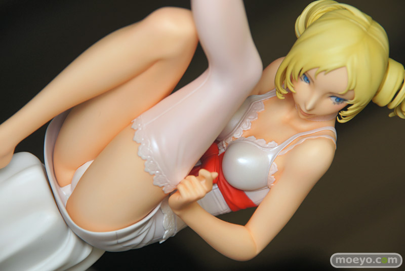 Illustration for article titled This Year's Sexiest Game Gets One Sexy Statue